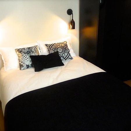 Duplex De Charme Au Coeur De Montmartre Apartment Париж Стая снимка