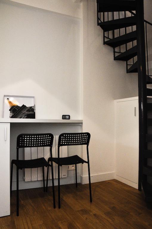 Duplex De Charme Au Coeur De Montmartre Apartment Париж Стая снимка