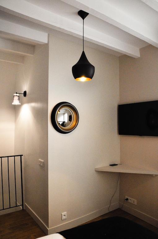 Duplex De Charme Au Coeur De Montmartre Apartment Париж Стая снимка