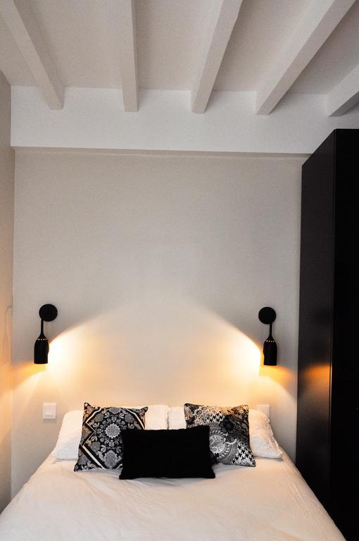 Duplex De Charme Au Coeur De Montmartre Apartment Париж Стая снимка