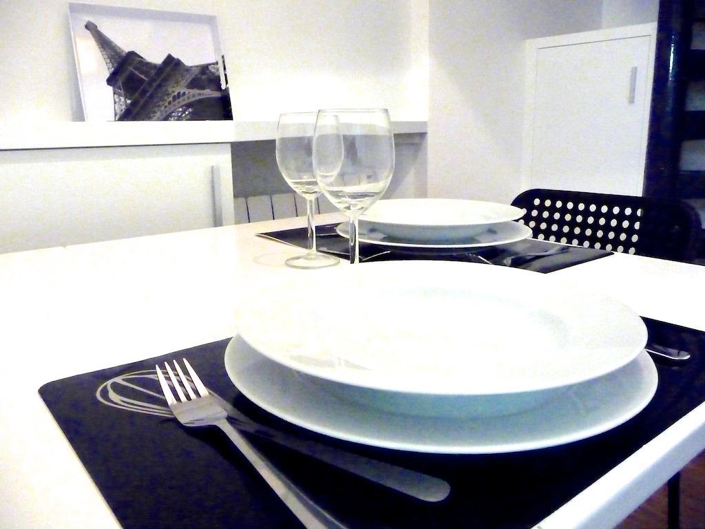 Duplex De Charme Au Coeur De Montmartre Apartment Париж Стая снимка